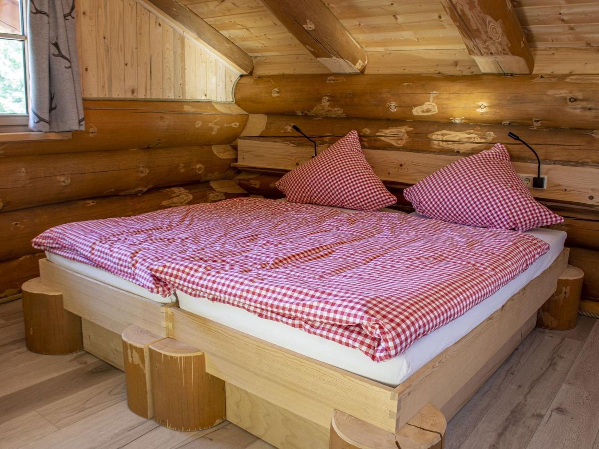 Blockhaus Almhuette Wiesenglueck *